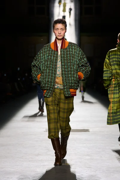 Look 11